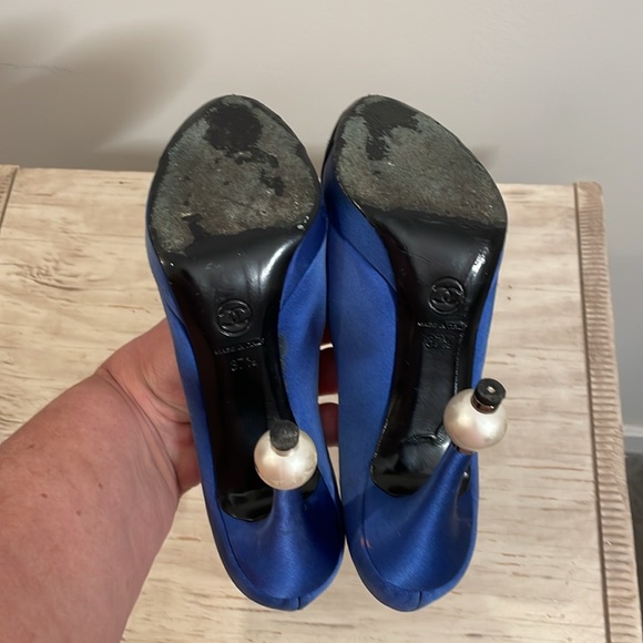 CHANEL Silk Pearl Detail Heels - Picture 9 of 16